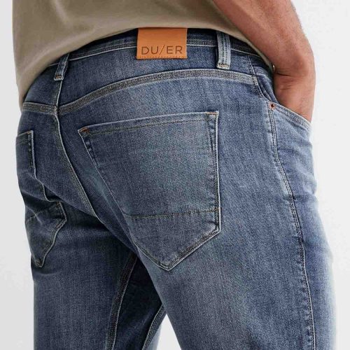 MFLR5021 PERFORMANCE DENIM RELAXED TAPER TIDAL 5934 R BackDetail3 592108