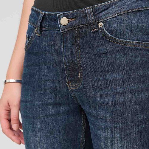 WFLR4012 Performance Denim Girlfriend Jean Heritage Blue 5702 Detail