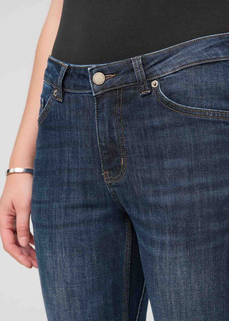 WFLR4012 Performance Denim Girlfriend Jean Heritage Blue 5702 Detail