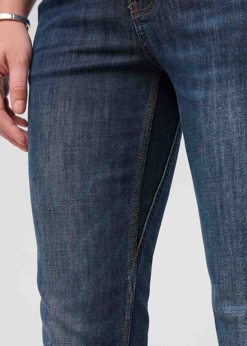 WFLR4012 Performance Denim Girlfriend Jean Heritage Blue Detail