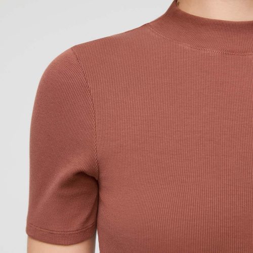 WTJS1638 Ribbed Pima Mock Neck Tee Rust 5390 Detail